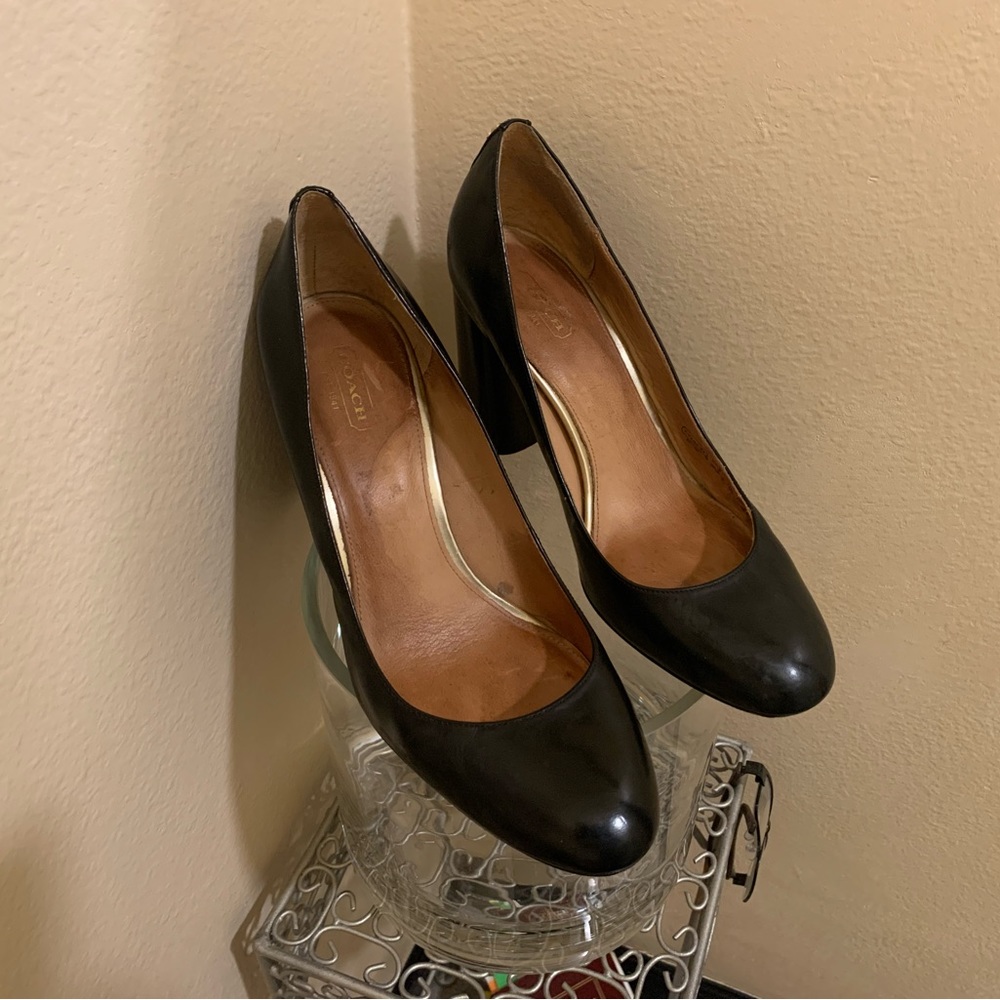 Coach Pumps. - Picture 2 of 7